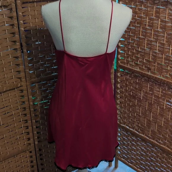 Morgan Taylor Scarlet Chemise with Ebony Lace - Picture 4 of 6